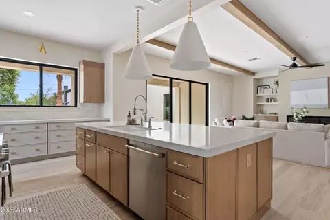 Kitchen - 4035 E Osborn Rd, Phoenix, AZ 85018 photo 4 of 9