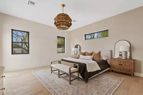 Bedroom - 4035 E Osborn Rd, Phoenix, AZ 85018 photo 1 of 10