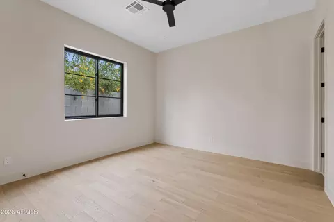 Bedroom - 4035 E Osborn Rd, Phoenix, AZ 85018 photo 9 of 10