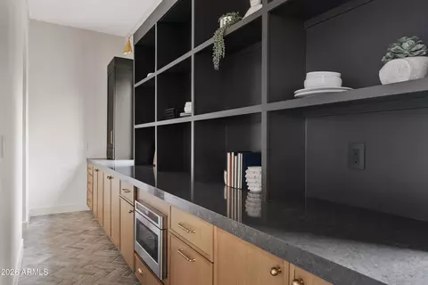 Entry Way - 4035 E Osborn Rd, Phoenix, AZ 85018 photo 3 of 4