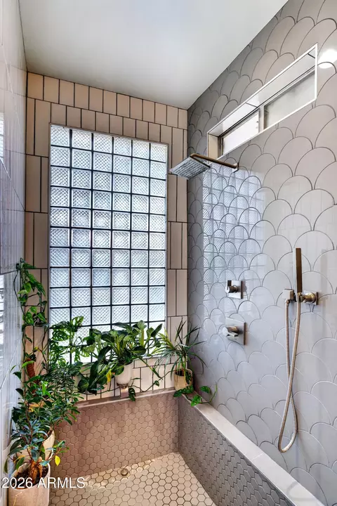Bath - 3001 E Turney Ave, Phoenix, AZ 85016 photo 2 of 3
