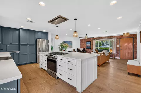 Kitchen - 3001 E Turney Ave, Phoenix, AZ 85016 photo 3 of 4