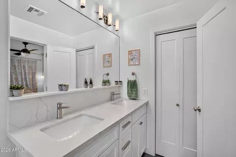 Bath - 3001 E Turney Ave, Phoenix, AZ 85016 photo 1 of 3