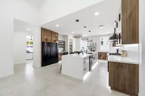 Kitchen - 4002 N 34th St, Phoenix, AZ 85018 photo 2 of 11