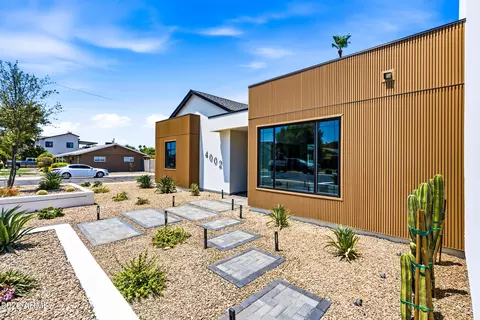 Exterior - 4002 N 34th St, Phoenix, AZ 85018 photo 5 of 9