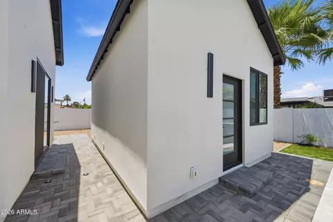 Exterior - 4002 N 34th St, Phoenix, AZ 85018 photo 9 of 9