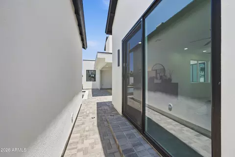 Entry Way - 4002 N 34th St, Phoenix, AZ 85018 photo 6 of 11