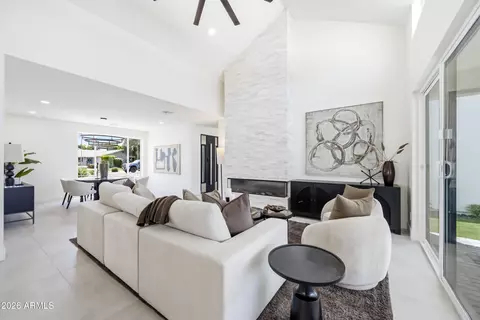 Living - 4002 N 34th St, Phoenix, AZ 85018 photo 1 of 4