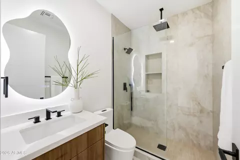 Bath - 4002 N 34th St, Phoenix, AZ 85018 photo 8 of 10