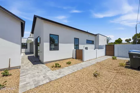 Exterior - 4002 N 34th St, Phoenix, AZ 85018 photo 8 of 9