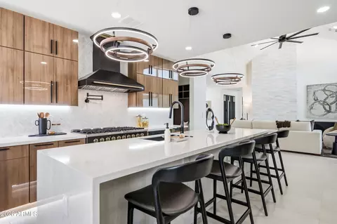 Kitchen - 4002 N 34th St, Phoenix, AZ 85018 photo 9 of 11