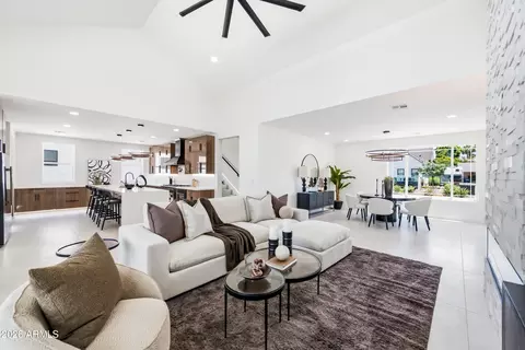 Living - 4002 N 34th St, Phoenix, AZ 85018 photo 3 of 4