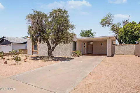 Exterior - 2460 E Pebble Beach Dr, Tempe, AZ 85282 photo 2 of 6