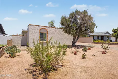 Exterior - 2460 E Pebble Beach Dr, Tempe, AZ 85282 photo 3 of 6