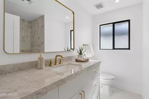 Bath - 144 E Winter Dr, Phoenix, AZ 85020 photo 7 of 8