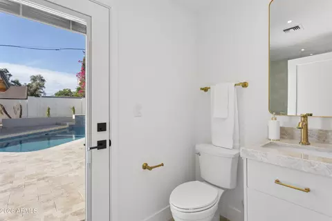 Bath - 144 E Winter Dr, Phoenix, AZ 85020 photo 2 of 8