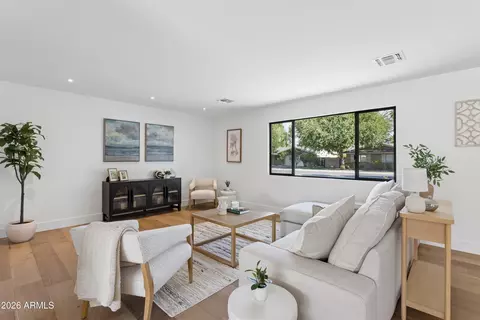 Living - 144 E Winter Dr, Phoenix, AZ 85020 photo 2 of 3