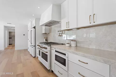 Kitchen - 144 E Winter Dr, Phoenix, AZ 85020 photo 3 of 6