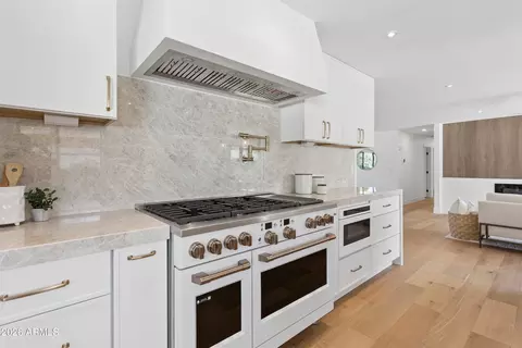 Kitchen - 144 E Winter Dr, Phoenix, AZ 85020 photo 4 of 6