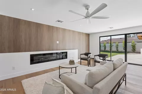 Living - 144 E Winter Dr, Phoenix, AZ 85020 photo 3 of 3