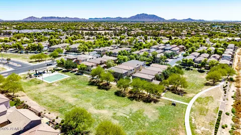 View/Area - 4674 E Maplewood St, Gilbert, AZ 85297 photo 11 of 63