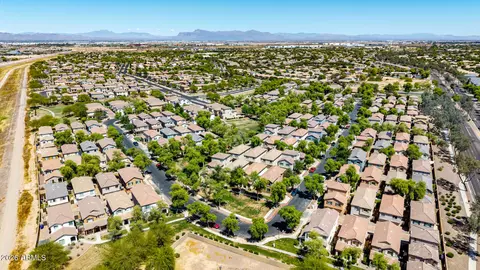 View/Area - 4674 E Maplewood St, Gilbert, AZ 85297 photo 12 of 63