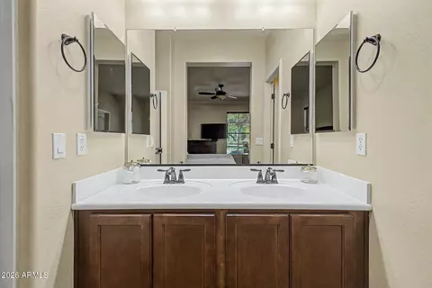 Bath - 4674 E Maplewood St, Gilbert, AZ 85297 photo 2 of 4