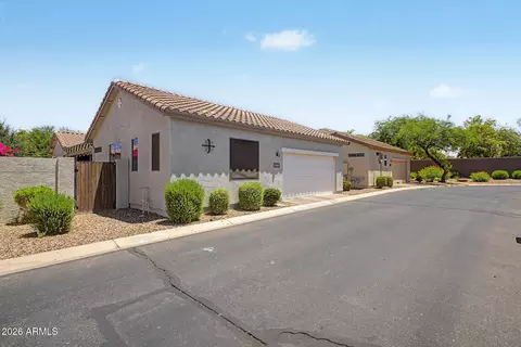 Exterior - 4674 E Maplewood St, Gilbert, AZ 85297 photo 7 of 17