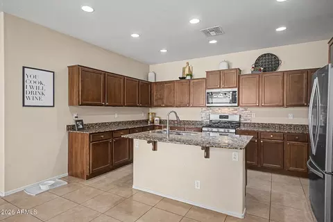Kitchen - 4674 E Maplewood St, Gilbert, AZ 85297 photo 2 of 3