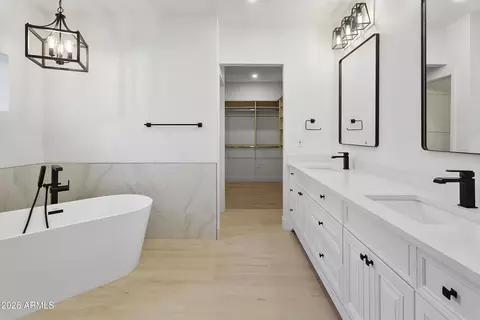Bath - 7801 N 16th Ln, Phoenix, AZ 85021 photo 3 of 6