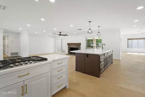 Kitchen - 7801 N 16th Ln, Phoenix, AZ 85021 photo 7 of 11