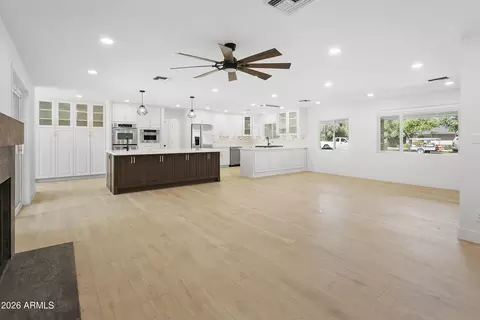 Living - 7801 N 16th Ln, Phoenix, AZ 85021 photo 3 of 7