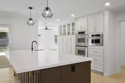 Kitchen - 7801 N 16th Ln, Phoenix, AZ 85021 photo 9 of 11