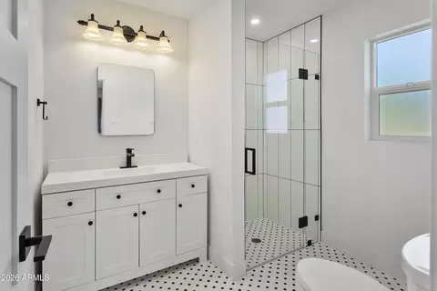 Bath - 7801 N 16th Ln, Phoenix, AZ 85021 photo 4 of 6