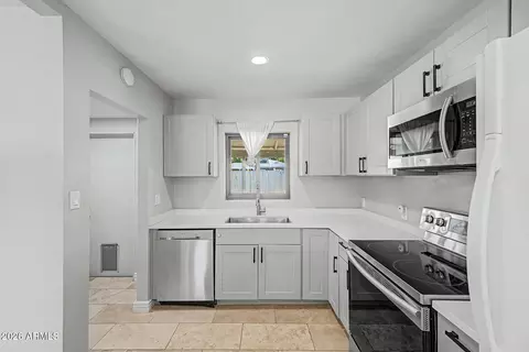 Kitchen - 2214 E Monterey Way, Phoenix, AZ 85016 photo 2 of 2