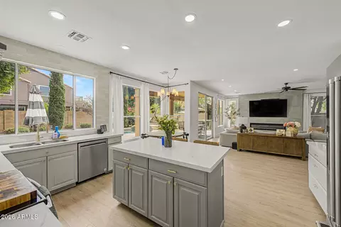 Kitchen - 9839 E Inverness Ave, Mesa, AZ 85209 photo 4 of 5