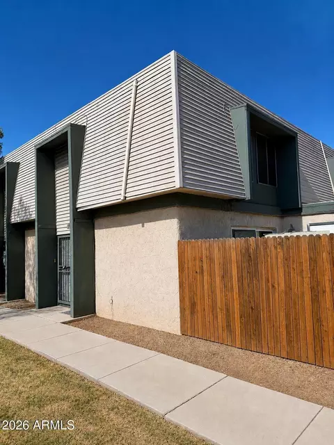 5919 W Golden Ln, Glendale, AZ 85302