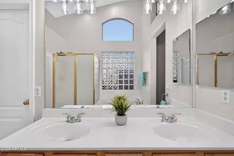 Bath - 244 E Horseshoe Ave, Gilbert, AZ 85296 photo 2 of 5