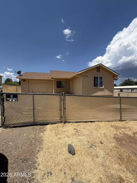 17279 E Lakeview Dr, Mayer, AZ 86333