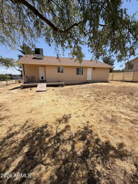 17279 E Lakeview Dr, Mayer, AZ 86333