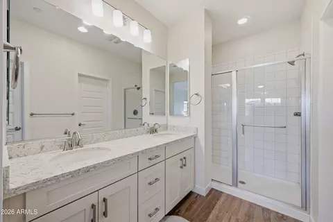 Bath - 1673 E Dogwood Ln, Gilbert, AZ 85295 photo 2 of 3