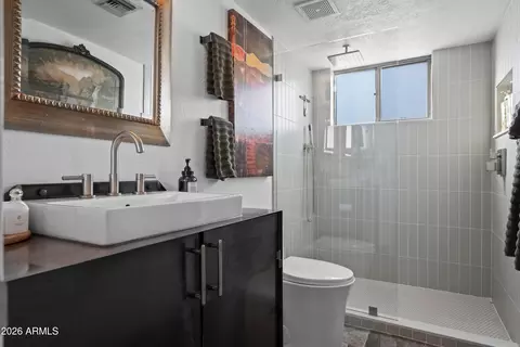 Bath - 3501 E Cannon Dr, Phoenix, AZ 85028 photo 2 of 9
