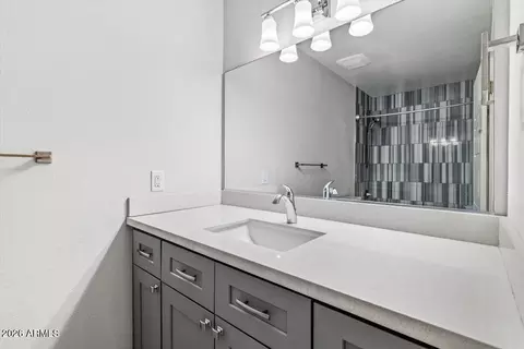 Bath - 1152 E Watson Dr, Tempe, AZ 85283 photo 5 of 6