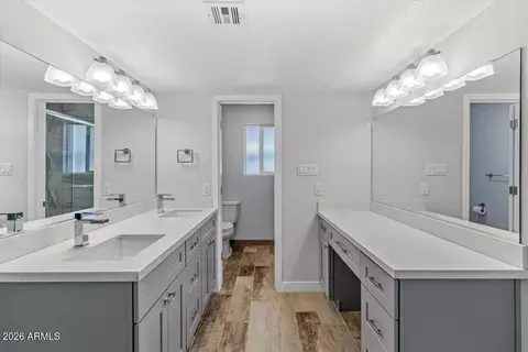 Bath - 1152 E Watson Dr, Tempe, AZ 85283 photo 2 of 6