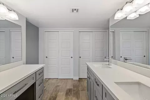 Bath - 1152 E Watson Dr, Tempe, AZ 85283 photo 4 of 6