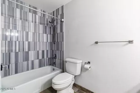 Bath - 1152 E Watson Dr, Tempe, AZ 85283 photo 6 of 6