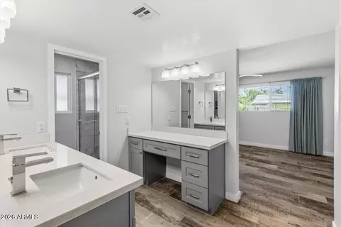Bath - 1152 E Watson Dr, Tempe, AZ 85283 photo 1 of 6