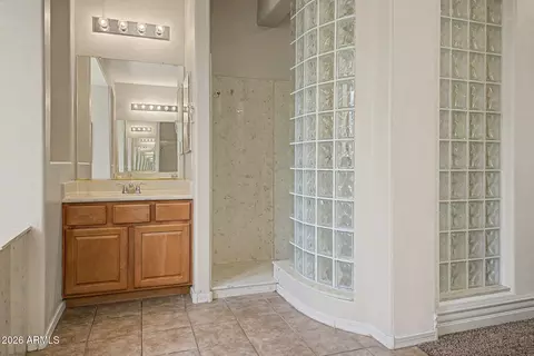 Bath - 2950 E Comstock Dr, Gilbert, AZ 85296 photo 3 of 6