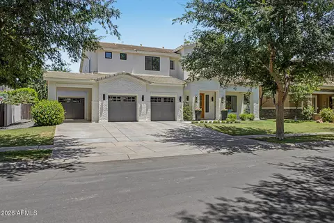 Exterior - 2950 E Comstock Dr, Gilbert, AZ 85296 photo 3 of 8