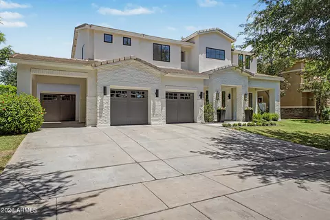 Exterior - 2950 E Comstock Dr, Gilbert, AZ 85296 photo 4 of 8